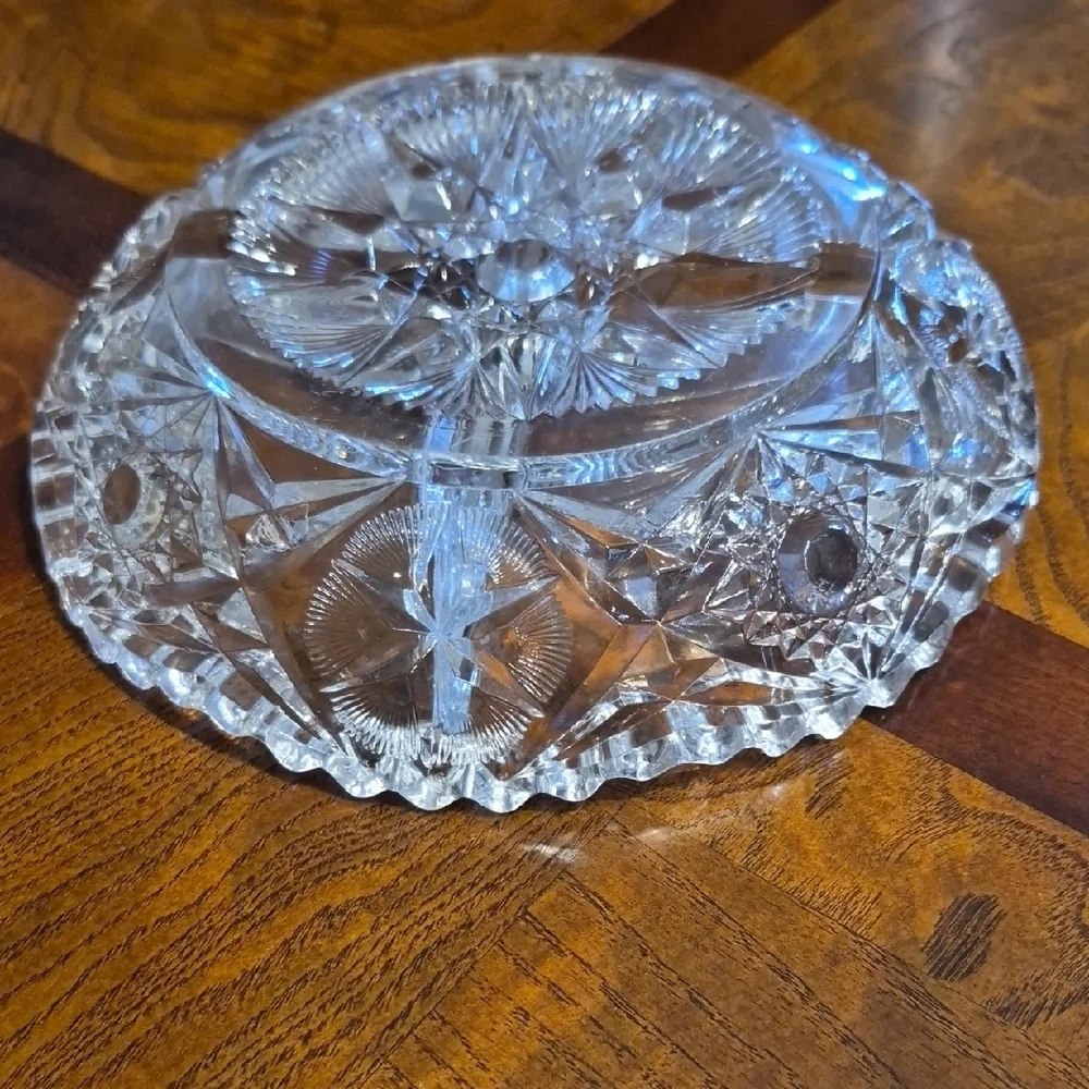 Elegant Crystal Cut Glass Bowl - Picture 5 of 7